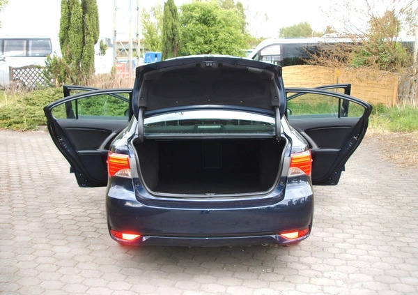 Toyota Avensis cena 31990 przebieg: 192000, rok produkcji 2011 z Gliwice małe 191
